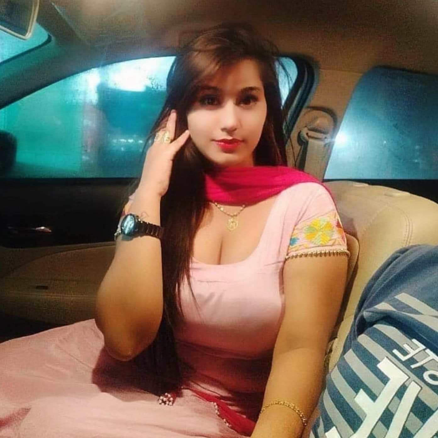 housewife escort Kumkum